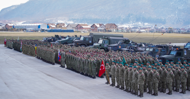 Postrojavanje EUFOR-a u bazi Butmir: U BiH se mogu pozvati i dodatne rezervne snage ako bude potrebno