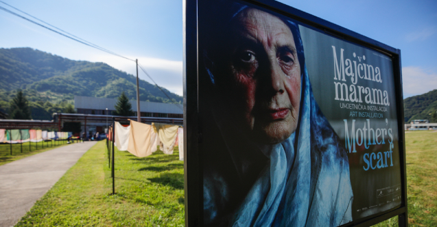 Umjetnička instalacija "Majčina marama" otvorena u Memorijalnom centru