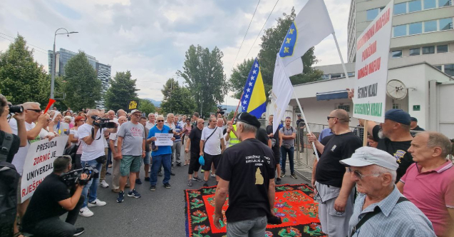 Završeni protesti ispred OHR-a u Sarajevu: Građani pozvali Schmidta da se obrati