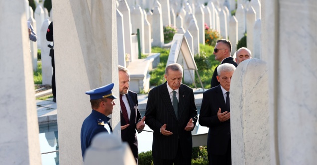 Erdogan posjetio Šehidsko mezarje Kovači, obišao Upravnu zgradu Rijaseta IZBiH