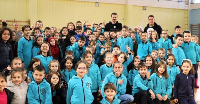 Fudbaleri Konyaspora na druženju sa djecom Maarif škola
