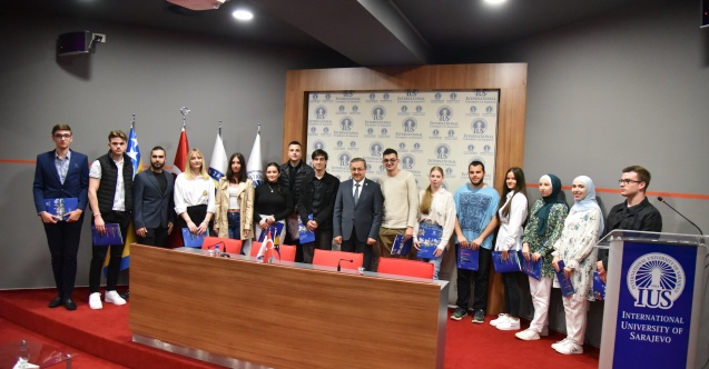 IUS: Najboljim učenicima uručene stopostotne stipendije za studiranje