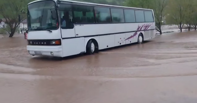 Kiša u Krajini ne predstaje padati, poplavilo na desetine kuća