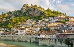 Kosovari za vikend potrošili 10 miliona eura u Albaniji i Crnoj Gori