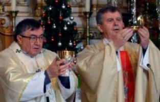 Uskršnja čestitka Puljića i Vukšića: Snagom vjere nositi se sa strahom i živjeti nadu