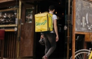 Kompanija za brzu dostavu hrane Glovo preuzima i Donesi