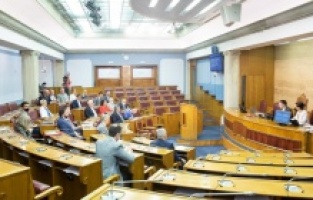 Skupština Crne Gore: Završena rasprava o rezoluciji o genocidu u Srebrenici, Demokrate uslovile podršku amandmanima