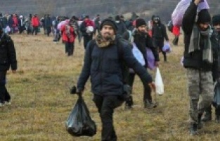 (VIDEO) Snimljeno ilegalno vraćanje migranata sa teritorije Hrvatske u BiH