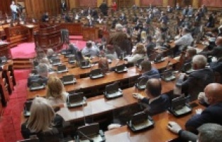 Skupština Srbije: Usvajanje rezolucije o genocidu u Srebrenici preduslov za mir