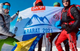 Bh. zastava se zavijorila na vrhu ugašenog vulkana Ararat: Najviša tačka u Turskoj sa visinom od 5.137 metara
