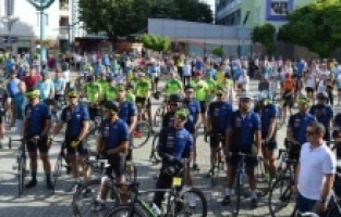 Biciklisti i maratonci iz Bihaća krenuli u Srebrenicu: Preći će 150 km do odredišta