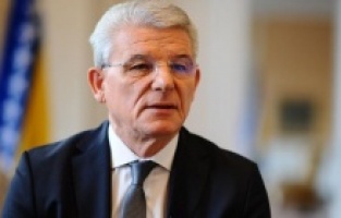 Džaferović: Bijeli nišani, zeleni tabuti i suze majki govore