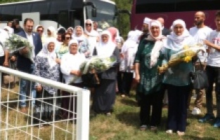 Majke i žene Srebrenice i Podrinja obišle masovna stratišta