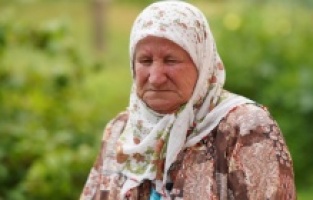 (VIDEO) Srebrenička majka Nura Bajramović: Od srca otrgnuto, a insan mora dalje da živi...