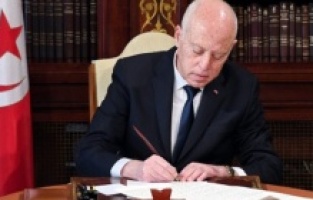 Tuniski predsjednik razriješio premijera Tunisa i zamrznuo rad parlamenta