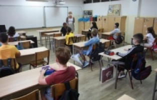 Đaci od 1. septembra u školskim klupama
