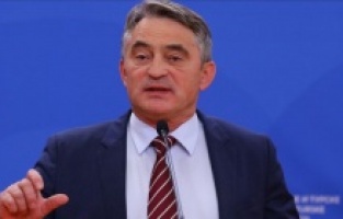 Komšić tražio od NATO-a i EUFOR-a angažovanje helikoptera za gašenje požara u BiH