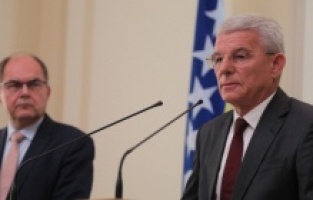 Schmidt sa članovima Predsjedništva BiH: Obaveza nam je svima da zajedno radimo u interesu BiH i njenih ljudi