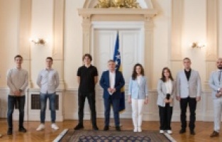 Komšić primio robotičku reprezentaciju BiH: Srednjoškolci Luka, Fatima, Anis, Marko, Luka i Lejla upisani u finale robotičke olimpijade