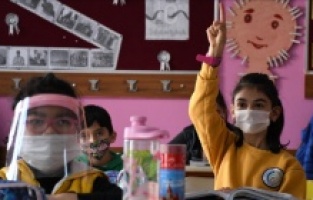 Učenici ponovo u školskim klupama širom Turske: U BiH i zemljama regiona nastava uživo