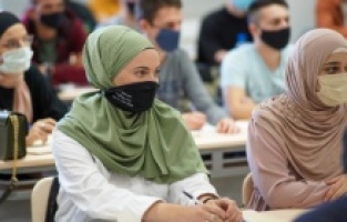 IUS počeo sa tradicionalnim izvođenjem nastave: Studenti spremni za učionice