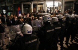 Građani Srbije protestovali protiv murala ratnog zločinca Ratka Mladića