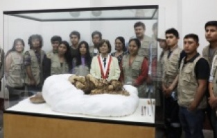 Arheolozi u Peruu pronašli mumiju staru oko 1.200 godina