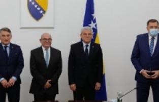 Britanski izaslanik Peach nakon sastanka u BiH: Velika Britanija pruža punu podršku BiH