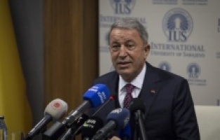 Ministar Akar održao konferenciju na IUS-u:  Kriza u vezi s političkim blokadama u BiH mora biti okončana što prije 