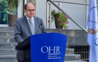 Schmidt: "Ne znam kakve kontramjere Dodik zamišlja, možda neće više kupovati kiselu vodu iz Njemačke"