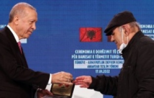 Erdogan ispunio još jedno obećanje: Uručeni ključevi domova izgrađenih žrtvama zemljotresa u Albaniji
