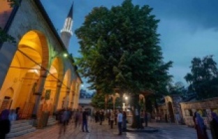 Muslimani večeras obilježavaju odabranu noć Lejletul-berat