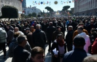 Protesti u Tirani: Građani nezadovoljni povećanjima cijena hrane