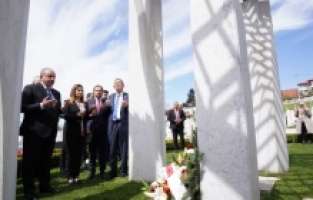 Predsjednik Velike narodne skupštine Turkiye Mustafa Sentop posjetio Šehidsko mezarje Kovači