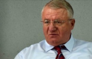 Vojislav Šešelj se povlači iz politike