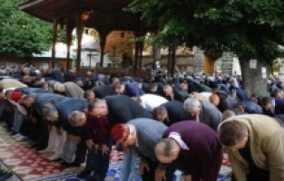 Muslimani širom svijeta obilježavaju Ramazanski bajram 