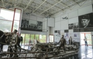 Muzej "Bitka za ranjenike na Neretvi" u Jablanici: Otvorena izložba o crnogorskom ustanku 1941. godine