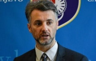 Premijer KS o dojavama bombi u školama: Policija je u punoj snazi na terenu