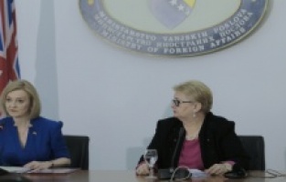 Truss u BiH: " Neophodno je da spriječimo da se ova država vrati prema sukobu"