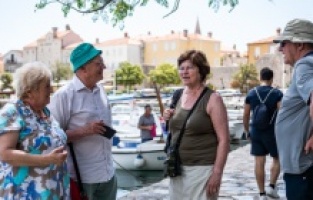 Ugostitelji u Crnoj Gori očekuju dobru turističku sezonu, cijene usluga na moru porasle u odnosu na prošlu godinu