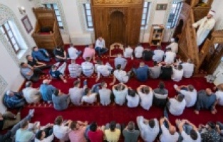 Bajram-namaz klanjan u više od 130 džamija širom Crne Gore