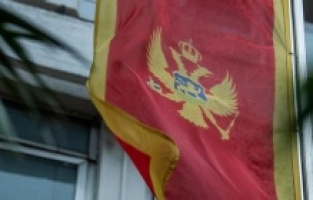 Od danas obavezno nošenje maski u prodavnicama, apotekama, ustanovama javne uprave u Crnoj Gori