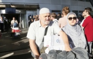 Prva grupa hadžija doputovala u Sarajevo: Suze radosnice prilikom susreta s najbiližima