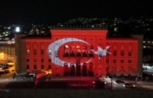 Sarajevska Vijećnica u bojama turske zastave, na Baščaršiji prikazan film o svjedočenjima bh. studenata