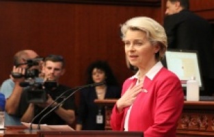 Von der Leyen u Sobranju: Prihvatite francuski prijedlog, makedonski jezik je vaš