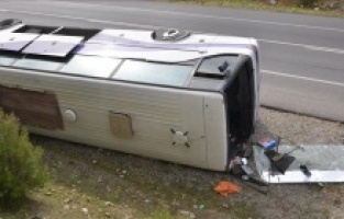 U prevrtanju autobusa u Srbiji poginula jedna, a povrijeđeno 25 osoba