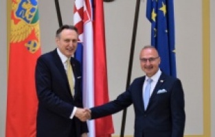 Hrvatska: Grlić Radman i Krivokapić osudili SPC-ovo odlikovanje Šešelja