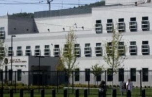 Ambasada SAD pozdravila odluku Schmidta