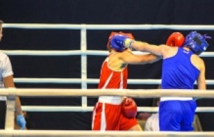 Boks za žene: Turkinja Cakiroglu i Crnogorka Gojković izborile polufinale