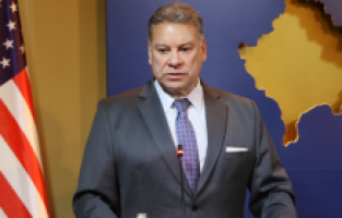 Escobar podržava Schmidta i njegove ovlasti